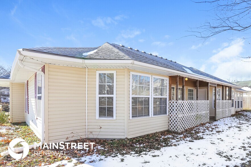 Building Photo - 204 W 24th St