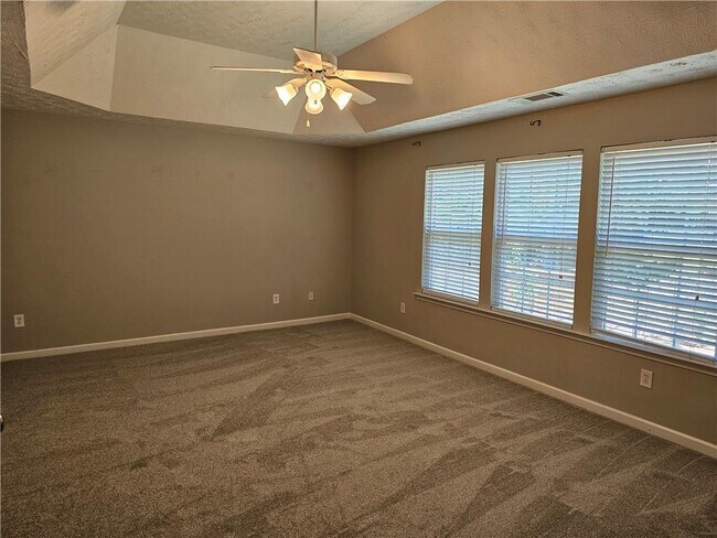 Building Photo - 645 Roxford Ln NE