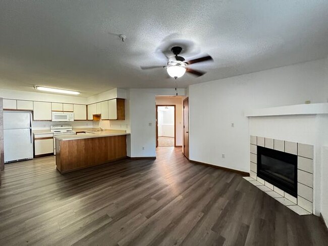 Building Photo - $1,175 | 2 Bedroom, 1 Bathroom Condo | No ...