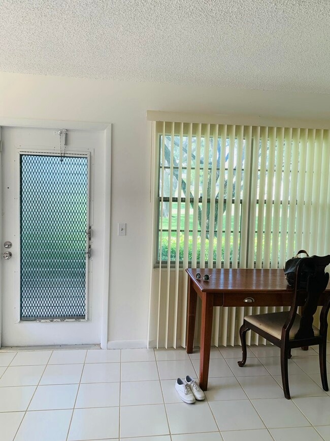 Building Photo - 5 Mansfield A