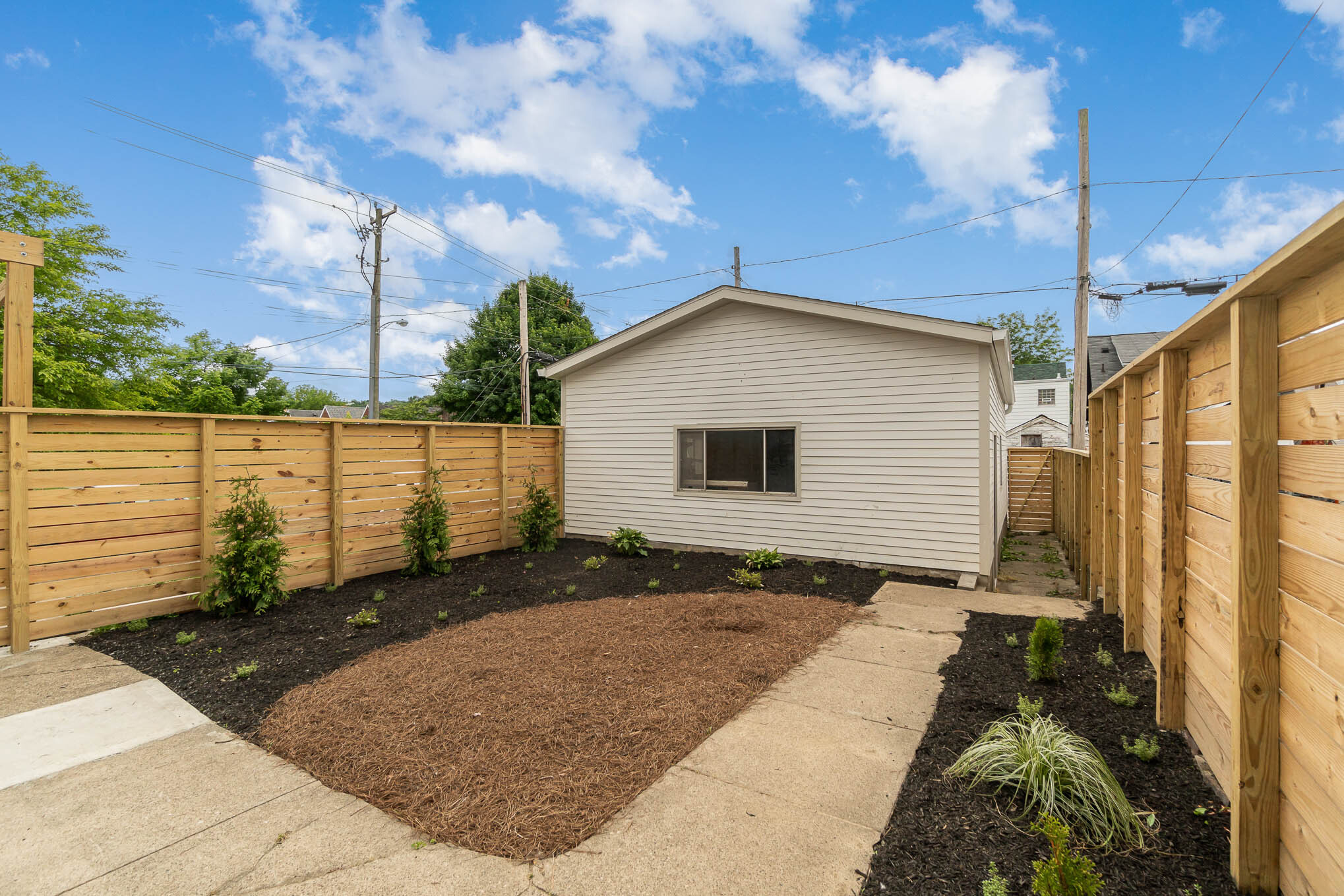 Building Photo - 1563 Holman St