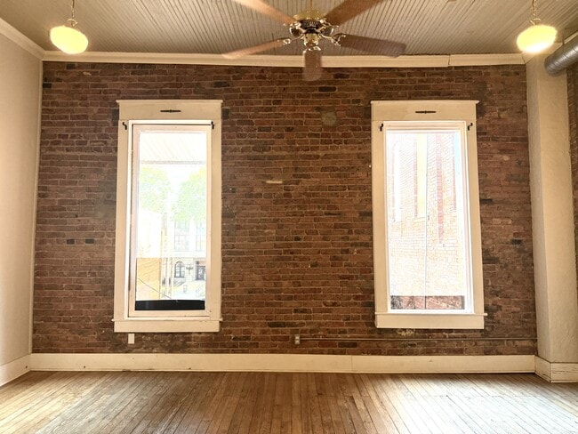 Building Photo - 126 W Main St