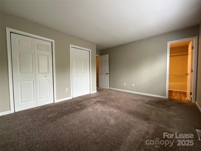 Building Photo - 8913 Hunter Ridge Dr