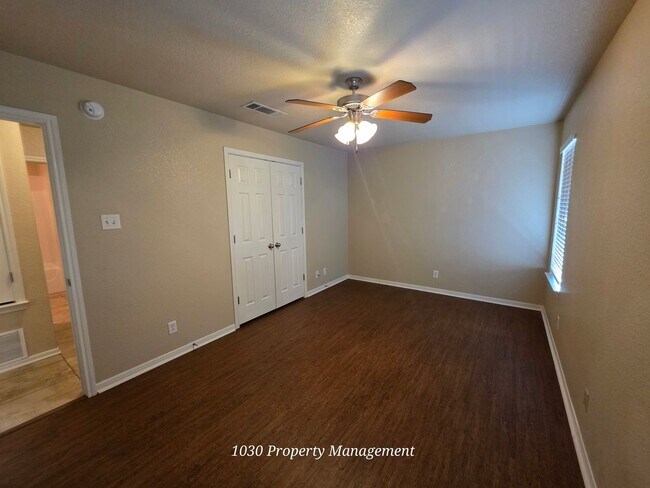 Building Photo - 2 Bed/2 Bath Duplex in Trimmier Estates! 500.00 off 1st full months rent