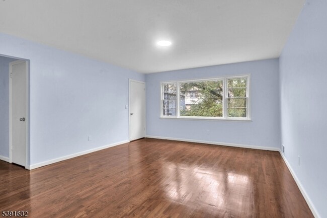 Building Photo - 235 Lakewood Dr