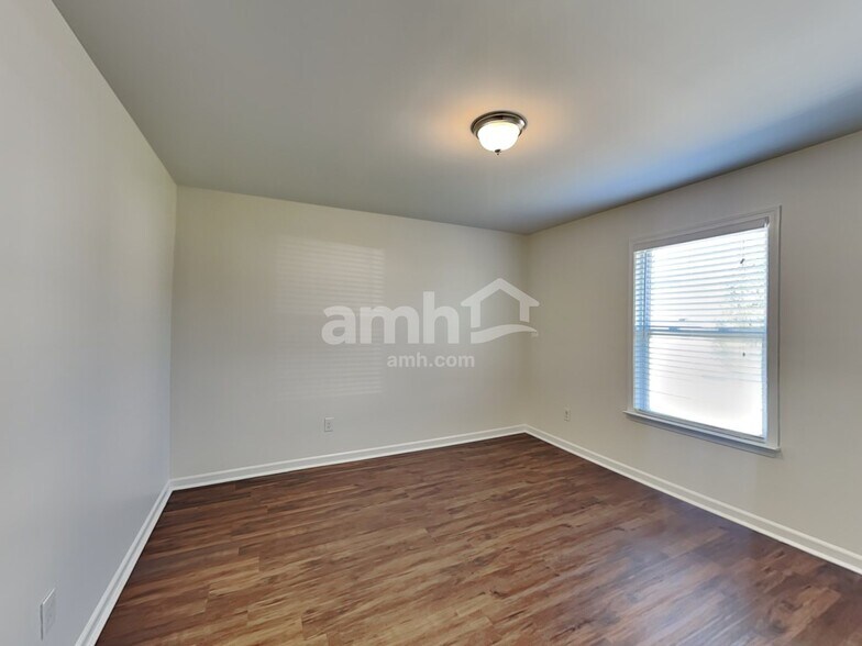 Building Photo - 9907 Fernspray Rd