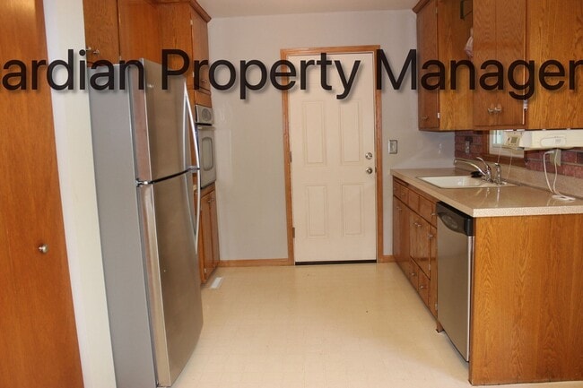 Building Photo - Rosemount Single Family Home, 1 Car Garage...