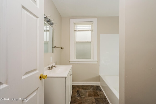 Building Photo - 1105 S 32nd St