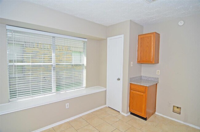 Building Photo - 745 Otter Creek Dr