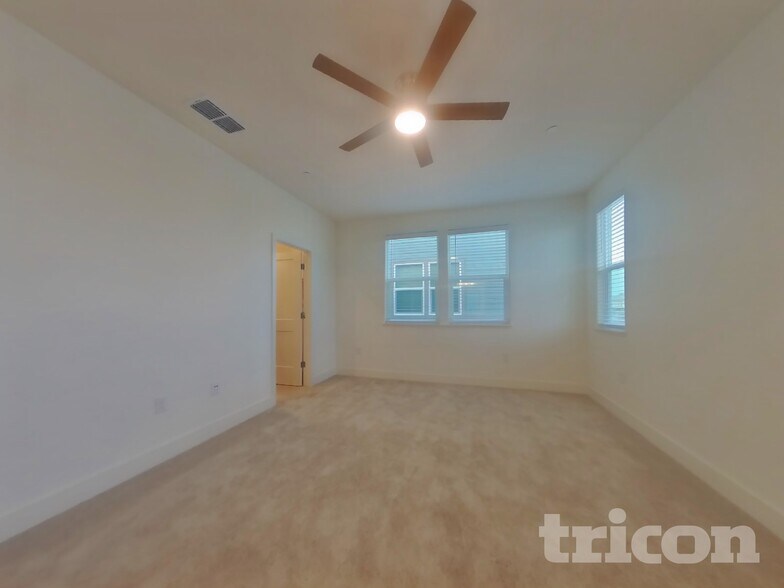 Building Photo - 8213 Perla Wy