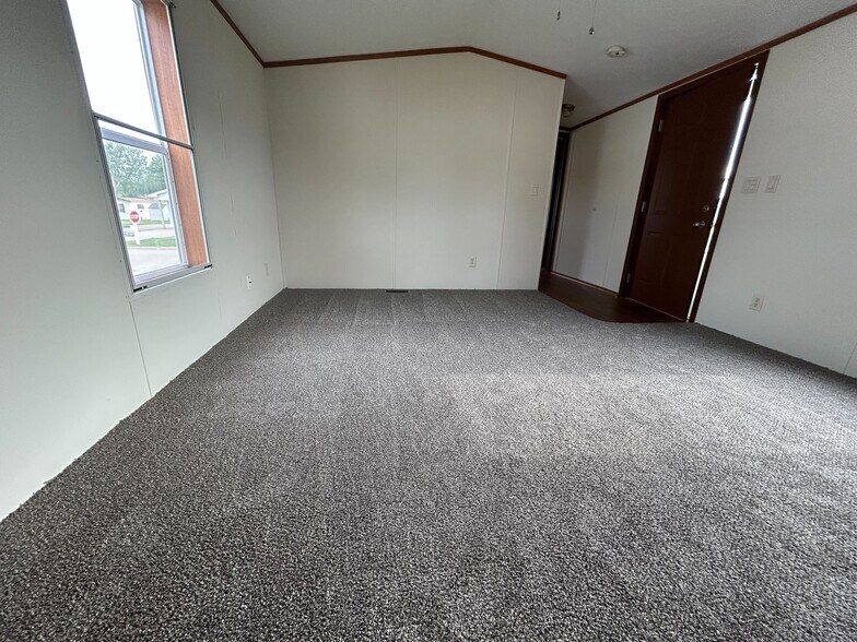 Building Photo - 319 Spring Park Dr