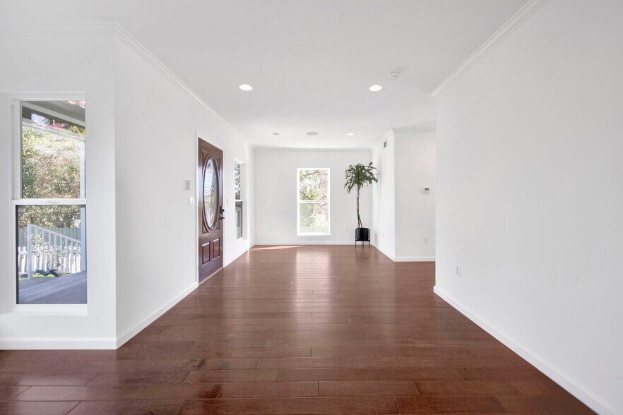 Building Photo - 2124 Reservoir St