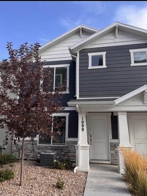 Building Photo - 1099 E Yard Row