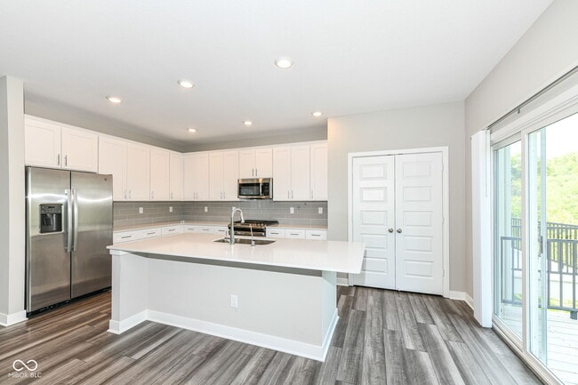 Building Photo - 6898 Sunstone Pl