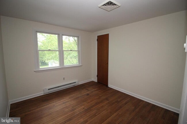 Building Photo - 336 Cowpath Rd