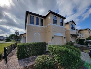 Building Photo - 2223 Seven Oaks Dr