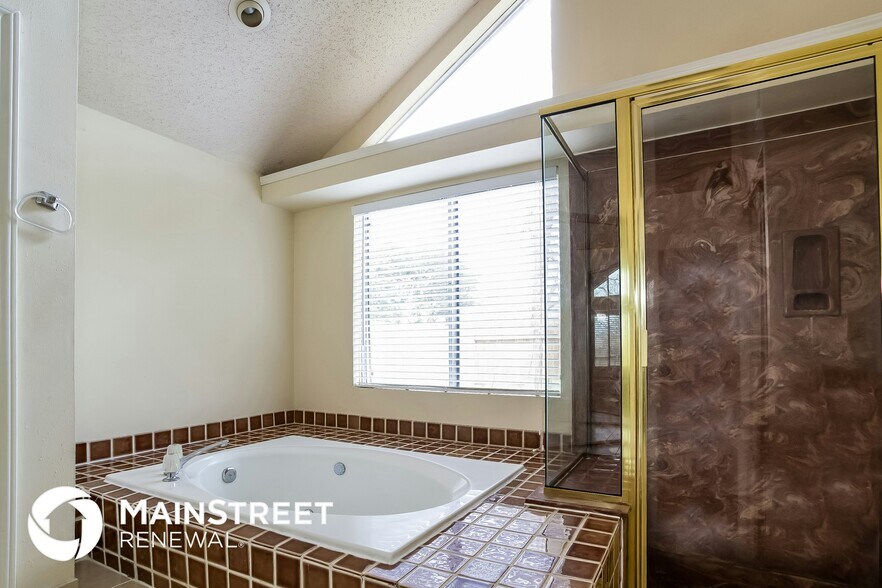 Building Photo - 1526 Rushworth Dr