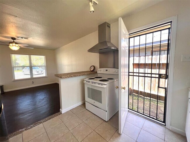 Building Photo - 3514 Sparrow St