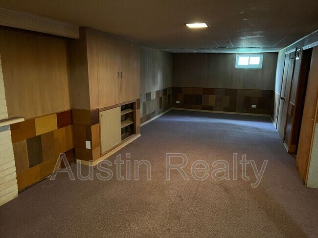 Building Photo - 4419 Lindscott Ave