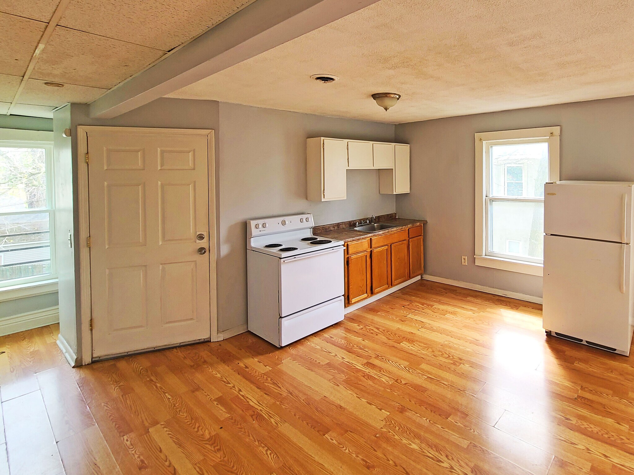 Building Photo - 367 West Ave