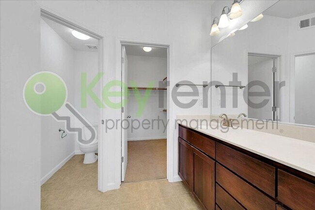 Building Photo - 10923 Oakham Dr