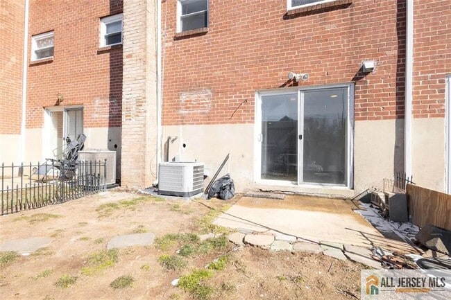 Building Photo - 234 Inza St