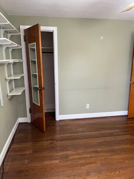 Building Photo - 47 Quaker Ln S