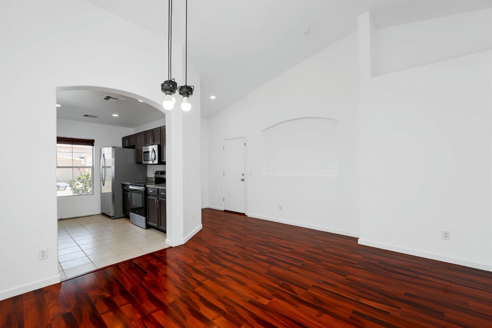 Building Photo - 4420 E High Point Dr