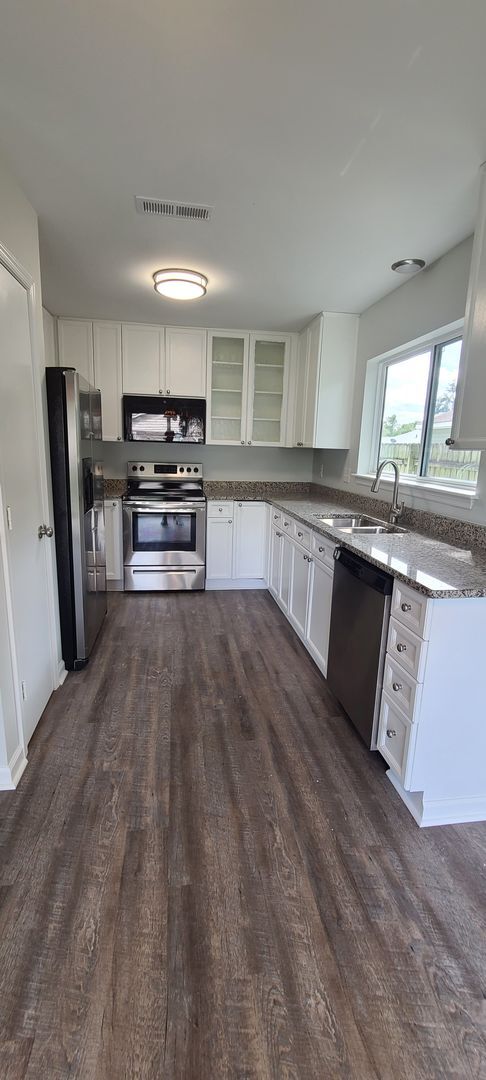 Building Photo - 104 Coachman Ln