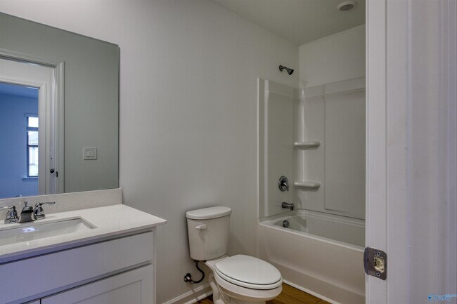 Building Photo - 180 Labrador Ln