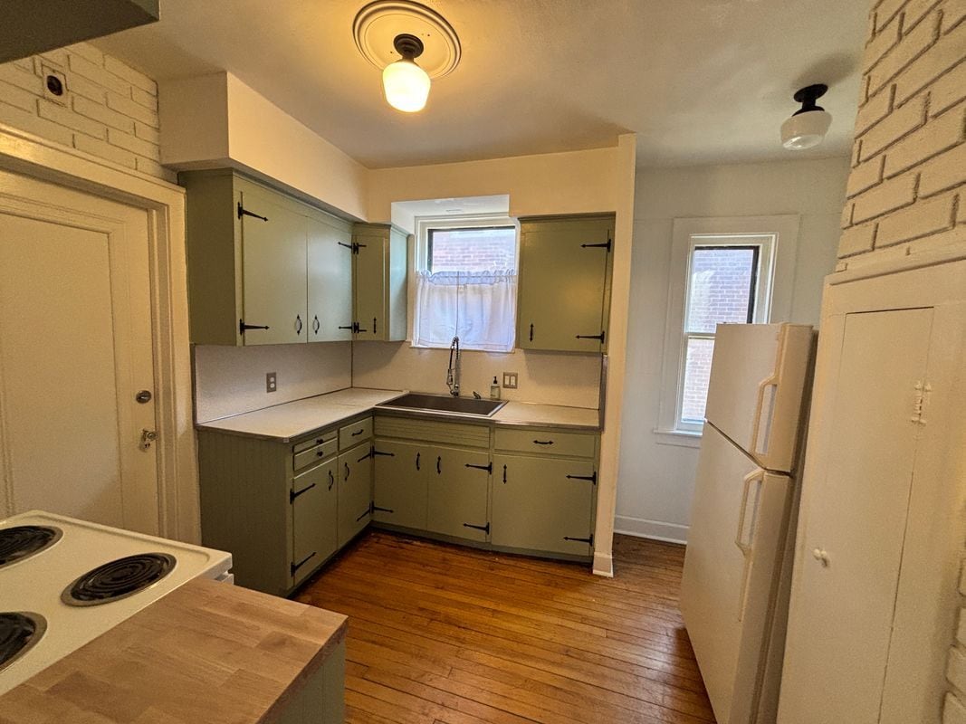 Building Photo - 5783 Yorkshire Rd