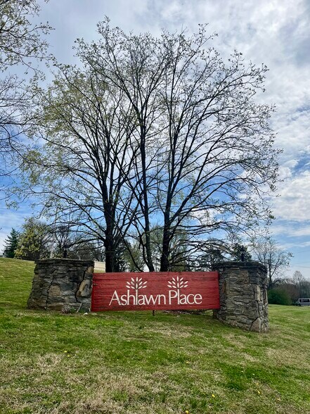 Building Photo - 809 Ashlawn Pl
