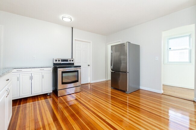 Building Photo - 74 Austin St