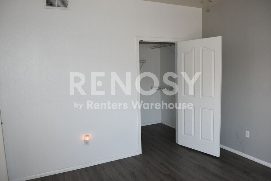 Building Photo - 16013 S Desert Foothills Pkwy