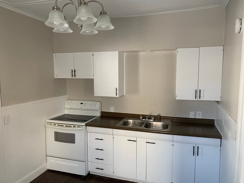 Building Photo - 436 Cross St