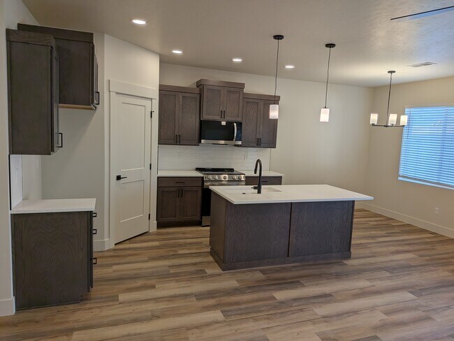 Building Photo - 4621 Highgarden Wy