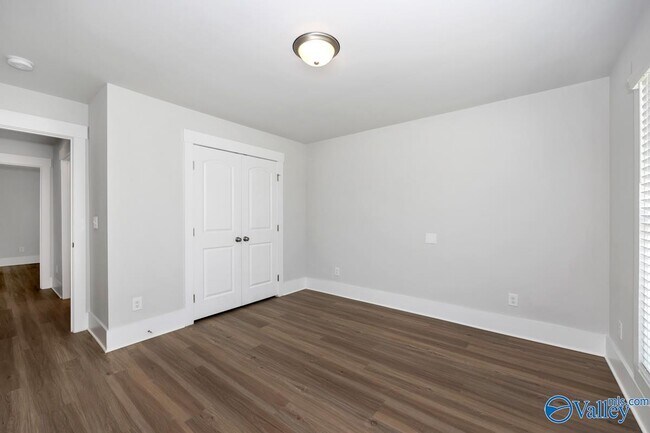 Building Photo - 100 River Springs Ct