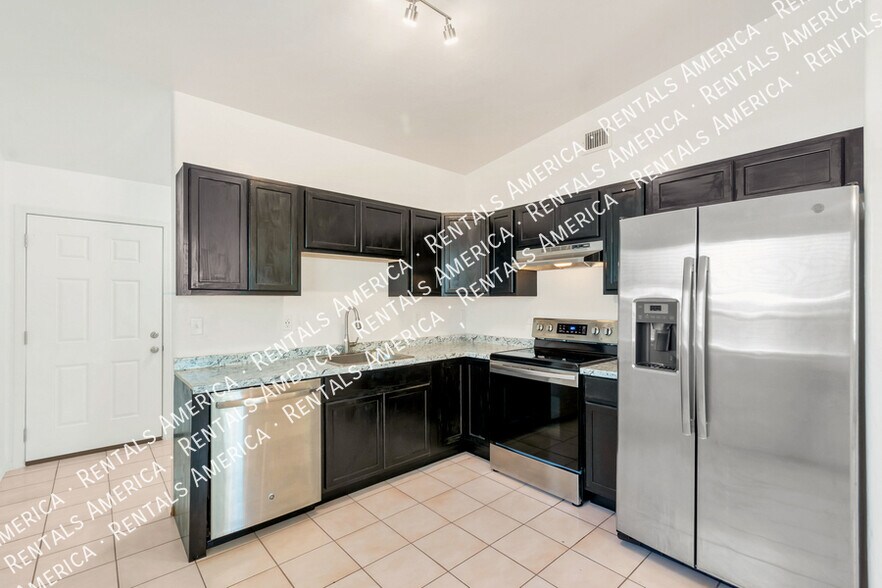Primary Photo - 2502 N Columbus Blvd