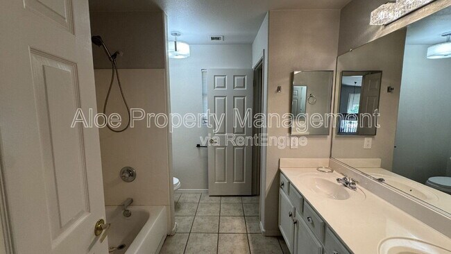 Building Photo - 491 W Ebony Way
