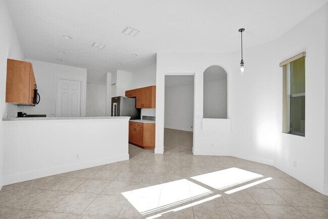 Building Photo - 118 NW Pleasant Grove Way