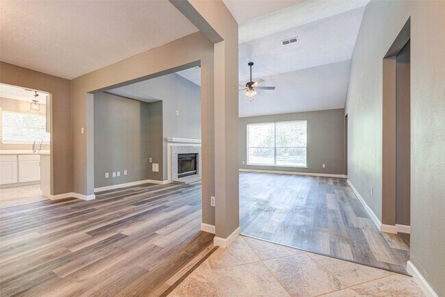 Building Photo - 17930 Seven Pines Dr