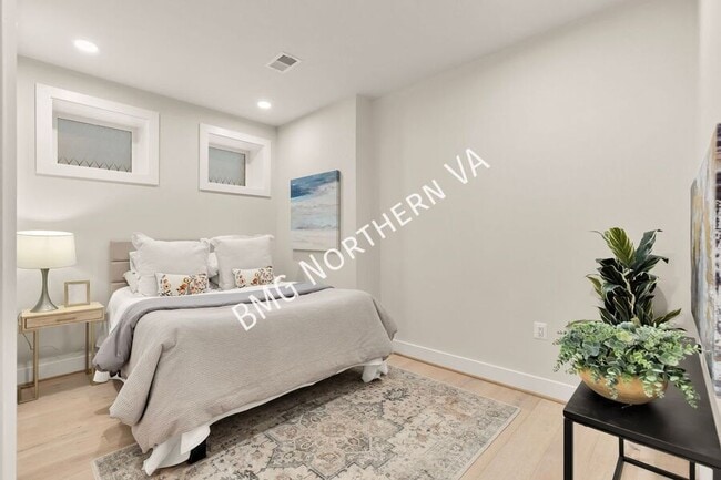 Building Photo - 2829 13th St NW