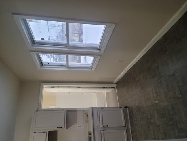 Building Photo - 1087 E 64th St