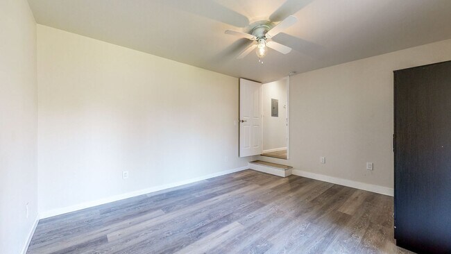 Building Photo - Gated and fully remodeled 1 bedroom 1 bath...