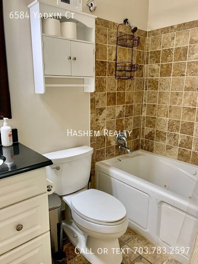 Building Photo - 6584 Yadkin Ct