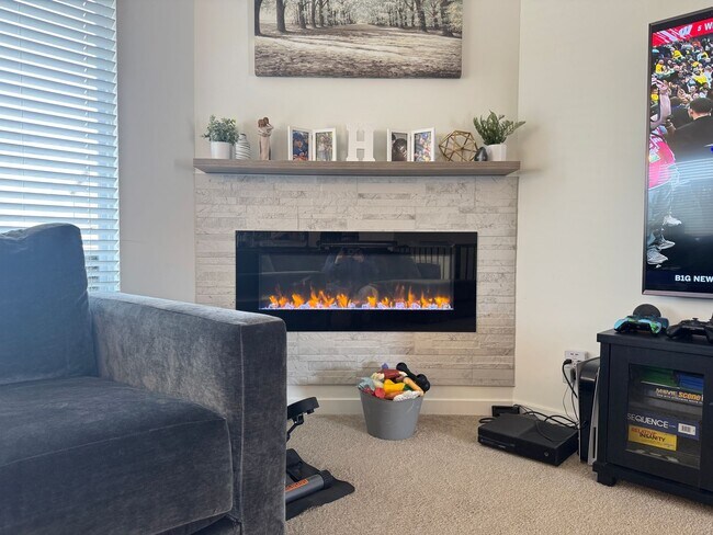 Building Photo - 1914 Hummingbird Dr