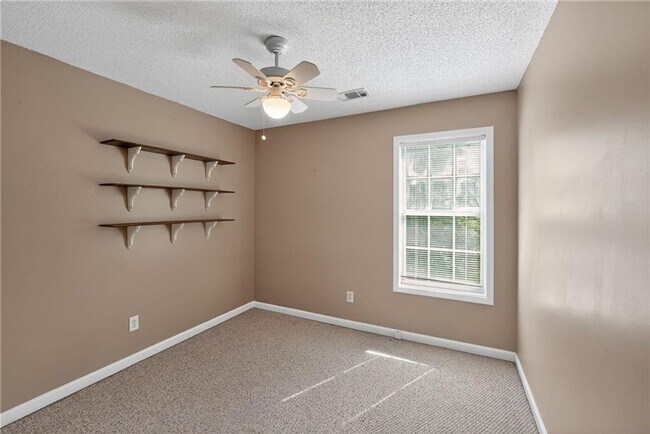 Building Photo - Spacious 5BR Home with Bonus Room & Private Backyard in Stockbridge