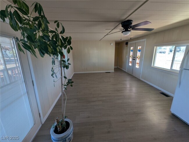 Building Photo - 1480 W Irons St