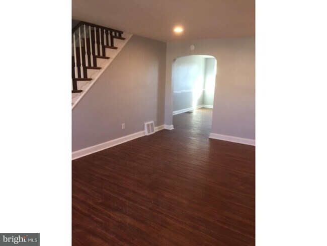 Building Photo - 2266 S Harwood Ave