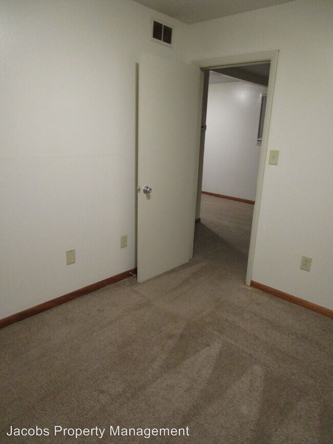 Building Photo - 6180 Circle Dr